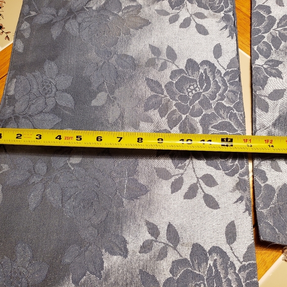 5 Beautiful  Placemats from Macy's - Picture 6 of 8